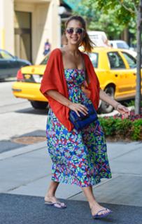 Jessica Alba feet photo thumbnail