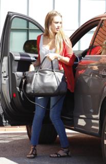 Jessica Alba feet photo thumbnail
