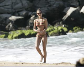 Jessica Alba feet photo thumbnail