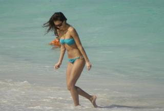 Jessica Alba feet photo thumbnail