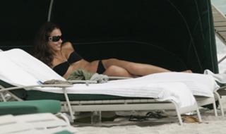 Jessica Alba feet photo thumbnail