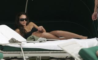 Jessica Alba feet photo thumbnail