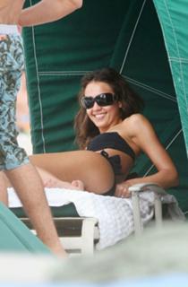 Jessica Alba feet photo thumbnail