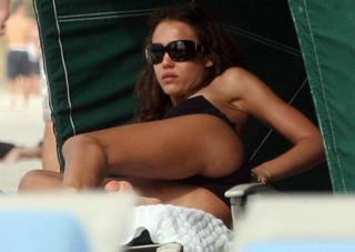 Jessica Alba feet photo thumbnail