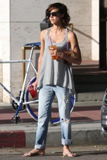 Jessica Alba feet photo thumbnail