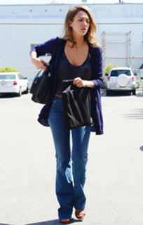 Jessica Alba feet photo thumbnail