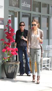 Jessica Alba feet photo thumbnail