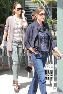 Jessica Alba feet photo thumbnail