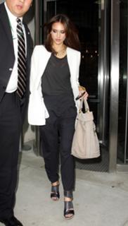 Jessica Alba feet photo thumbnail