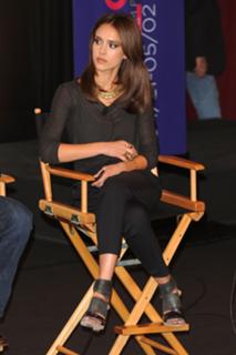 Jessica Alba feet photo thumbnail