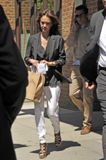 Jessica Alba feet photo thumbnail