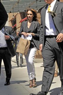 Jessica Alba feet photo thumbnail