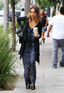 Jessica Alba feet photo thumbnail