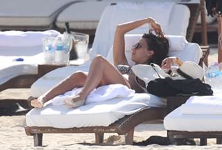 Jessica Alba feet photo thumbnail