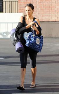 Jessica Alba feet photo thumbnail