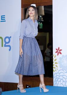 Jessica Alba feet photo thumbnail