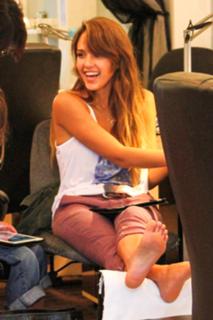 Jessica Alba feet photo thumbnail