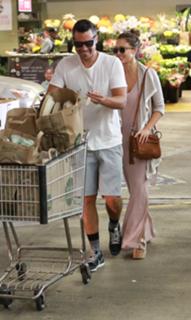 Jessica Alba feet photo thumbnail