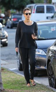 Jessica Alba feet photo thumbnail
