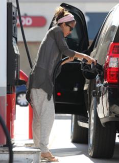 Jessica Alba feet photo thumbnail