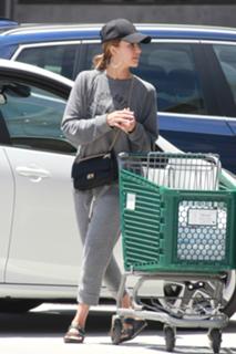 Jessica Alba feet photo thumbnail