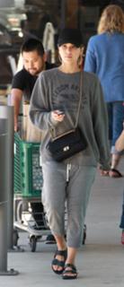 Jessica Alba feet photo thumbnail
