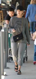 Jessica Alba feet photo thumbnail