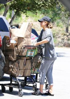 Jessica Alba feet photo thumbnail