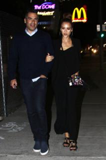 Jessica Alba feet photo thumbnail
