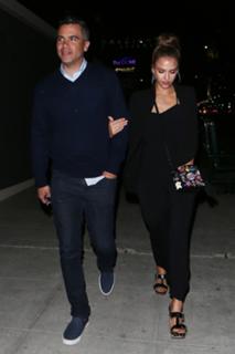 Jessica Alba feet photo thumbnail