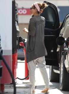 Jessica Alba feet photo thumbnail