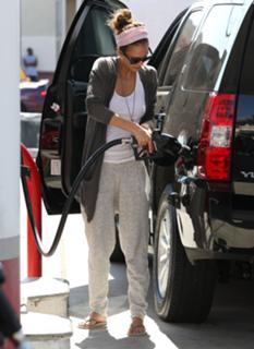 Jessica Alba feet photo thumbnail
