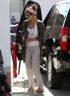 Jessica Alba feet photo thumbnail