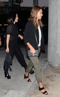 Jessica Alba feet photo thumbnail