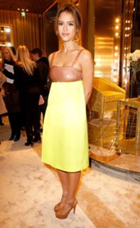 Jessica Alba feet photo thumbnail