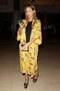 Jessica Alba feet photo thumbnail