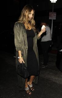 Jessica Alba feet photo thumbnail