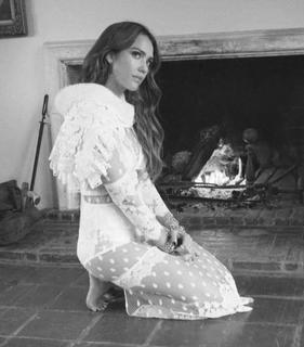 Jessica Alba feet photo thumbnail
