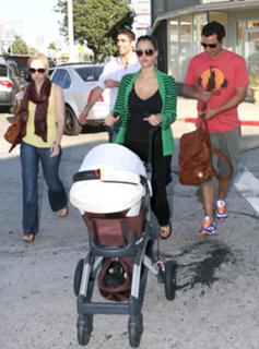 Jessica Alba feet photo thumbnail