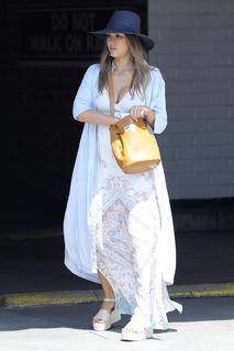 Jessica Alba feet photo thumbnail