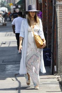 Jessica Alba feet photo thumbnail