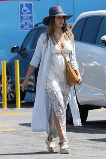 Jessica Alba feet photo thumbnail