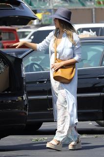 Jessica Alba feet photo thumbnail