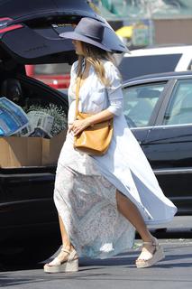 Jessica Alba feet photo thumbnail