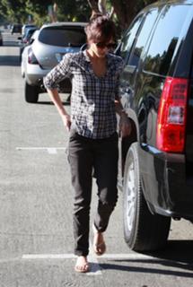 Jessica Alba feet photo thumbnail