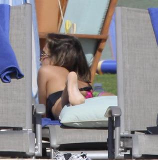 Jessica Alba feet photo thumbnail