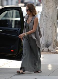 Jessica Alba feet photo thumbnail