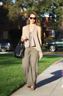 Jessica Alba feet photo thumbnail