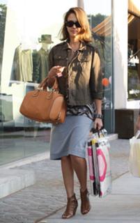 Jessica Alba feet photo thumbnail