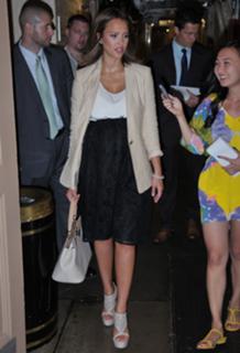 Jessica Alba feet photo thumbnail